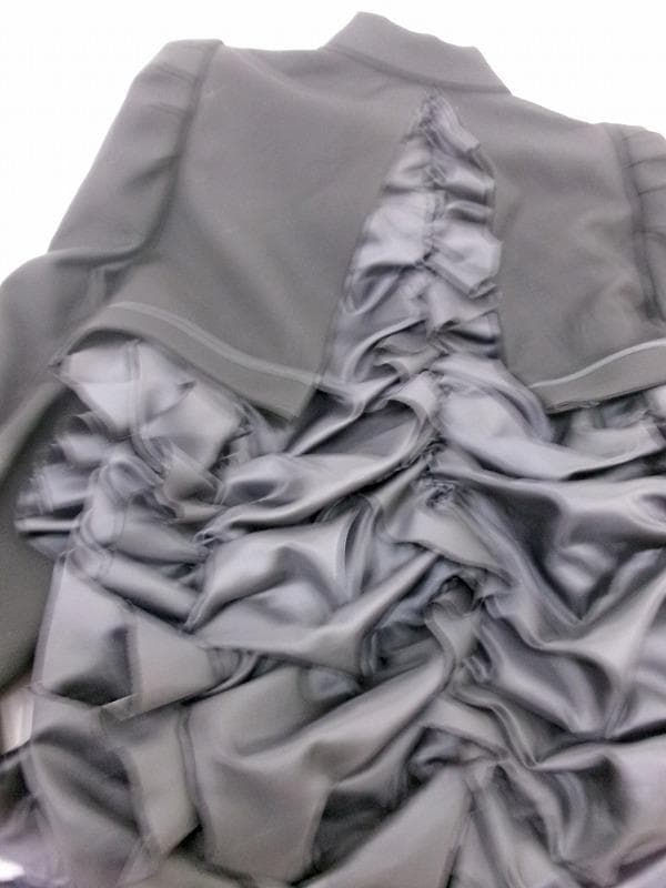 ノワール ケイ ニノミヤ コムデギャルソン ラッフルコート