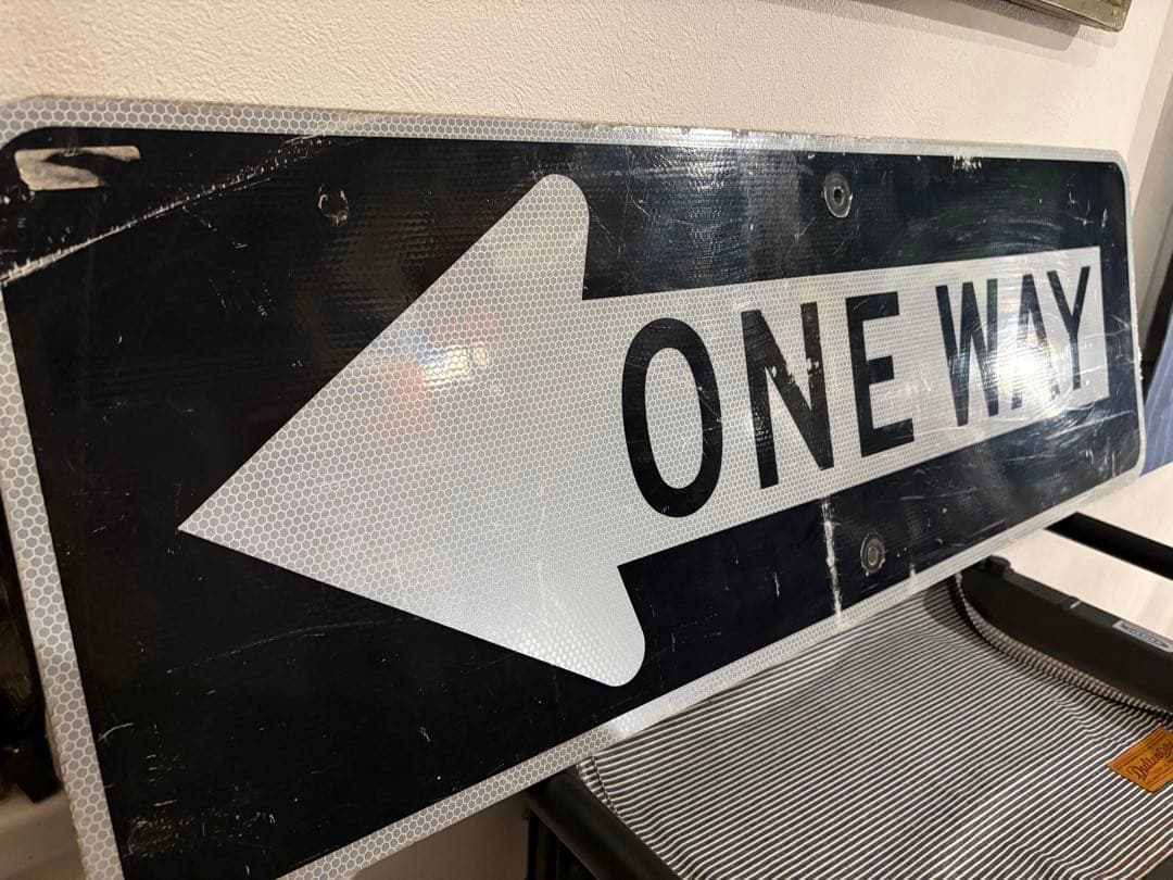 ONE WAY 交通標識 左矢印　アメリカヴィンテージ看板
