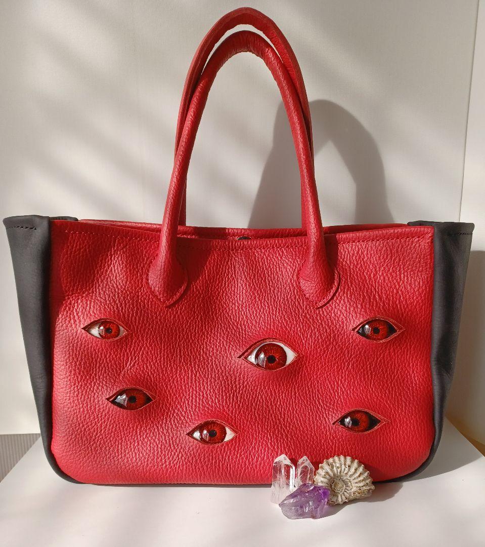 真っ赤な目玉バック