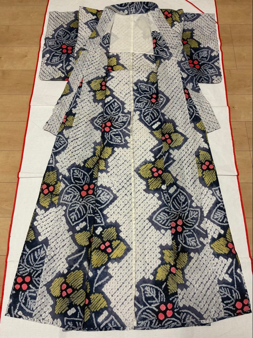 8の日セール　浴衣　有松鳴海絞り　赤い実の植物　裄67cm