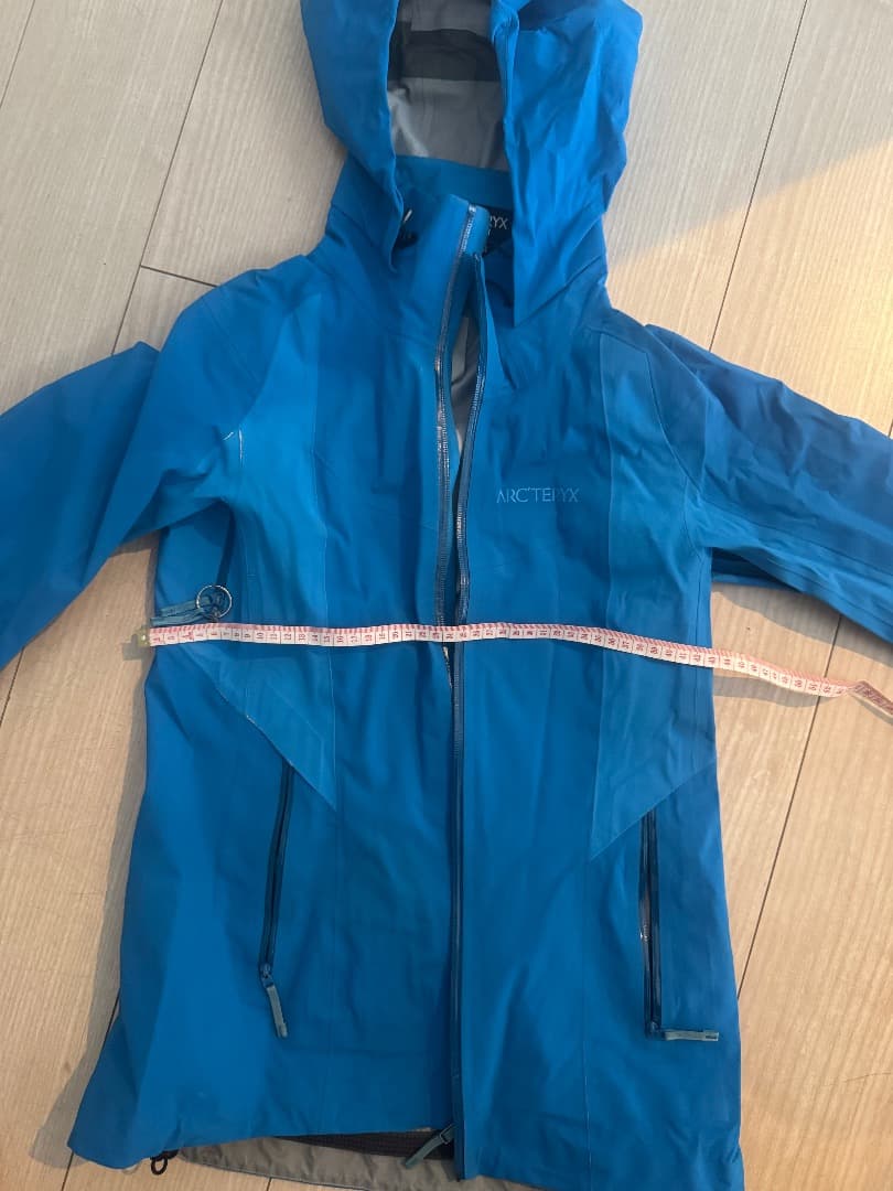 Arc’teryx women’s size small ski jacket