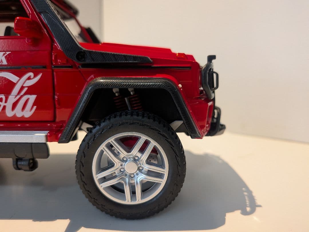 コカ・コーラ仕様！ベンツ Gクラス 1/24 ミニカー ゲレンデ 赤 点灯 音