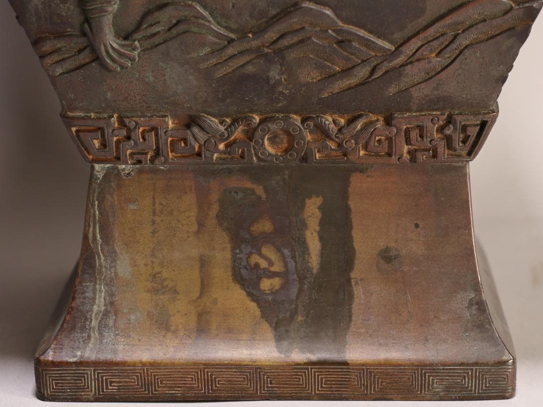 BK443　中国古玩　大明洪武 工部監造　象耳銅製花瓶 壺 箱付　高さ47.9㎝