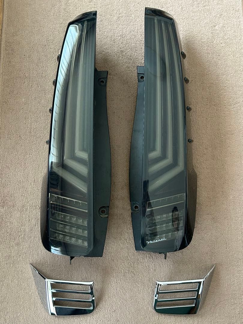 ヴォクシー80　ヴァレンティ　テールランプ　スモーク