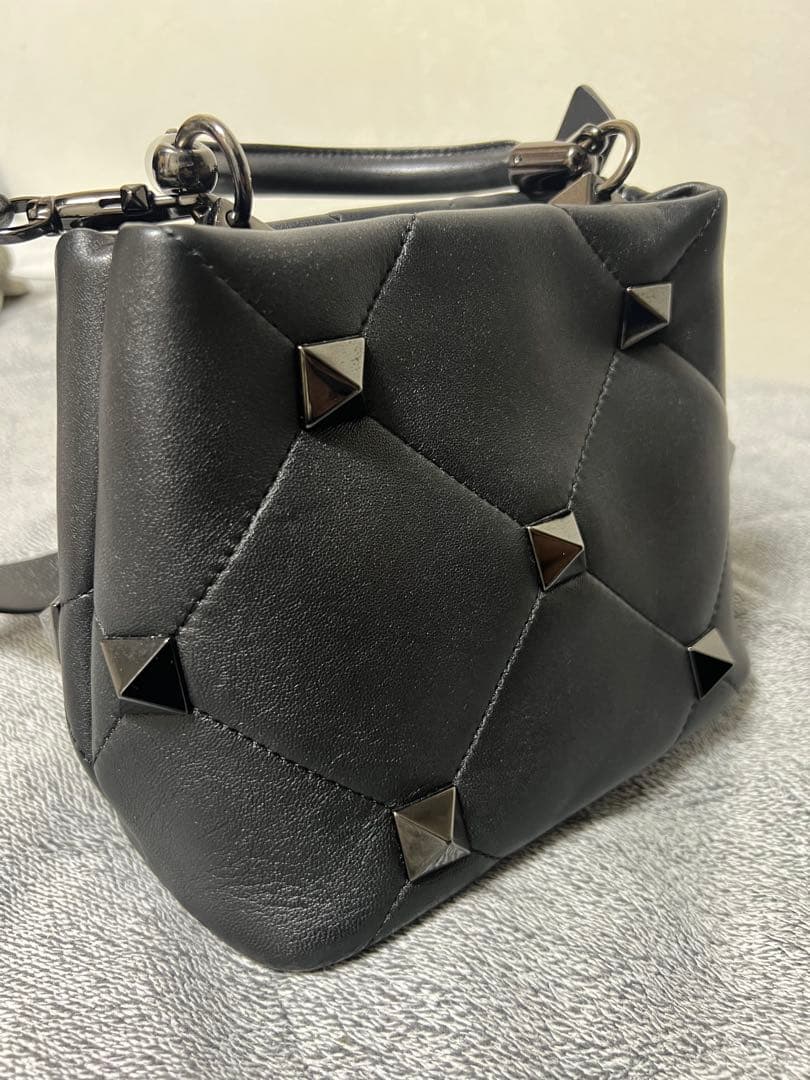 出品1/23まで・値下げ不可・VALENTINO ローマンスタッズ ハンドバッグ