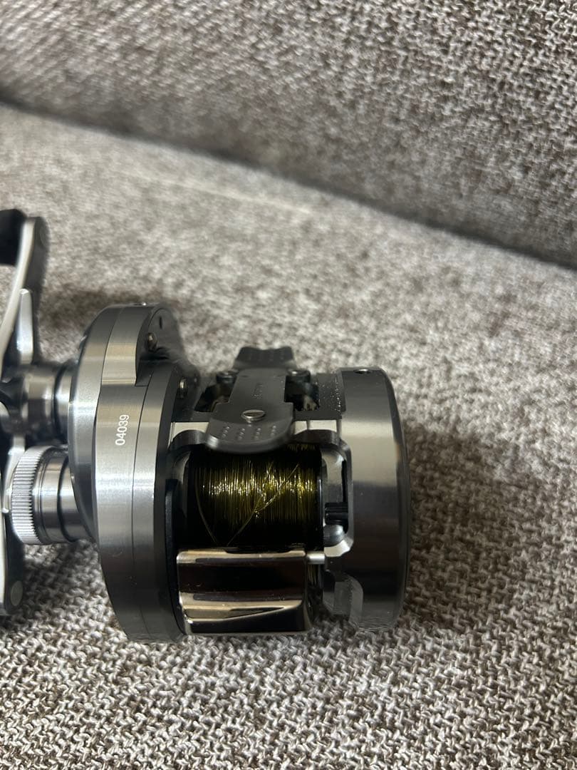 SHIMANO カルカッタコンクエストDC 200HG 右ハンドル