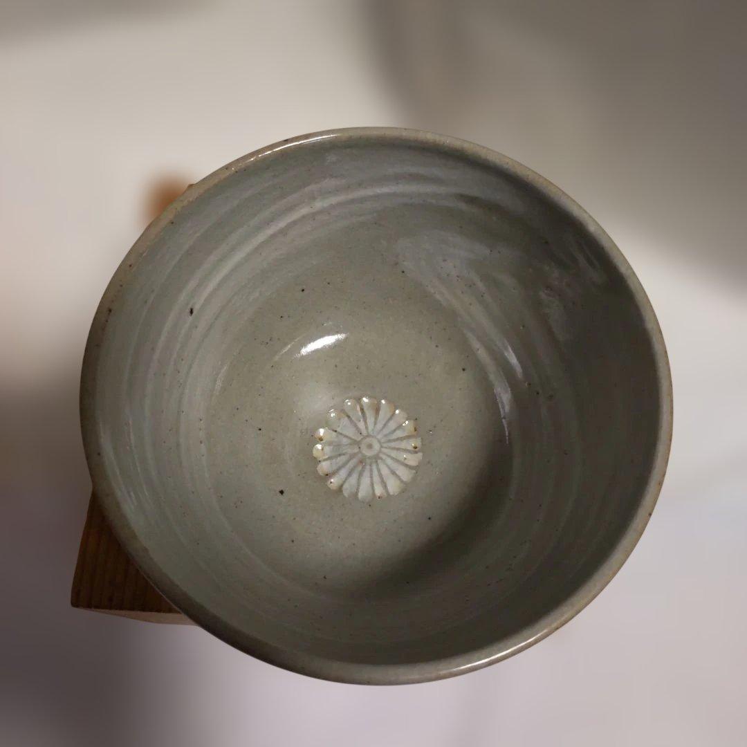 京焼 名工 平安 栄山 作 灰釉 刷毛目菊紋 茶碗 共箱 茶道具 抹茶碗 新品