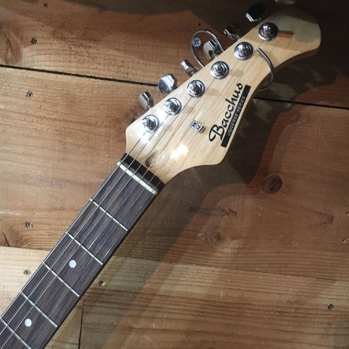 送料込み Bacchus Universal Series ストラト アンプ付属