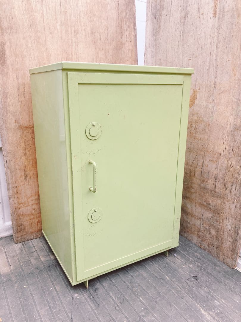 火薬貯蔵庫 保管庫 危険物 鍵付