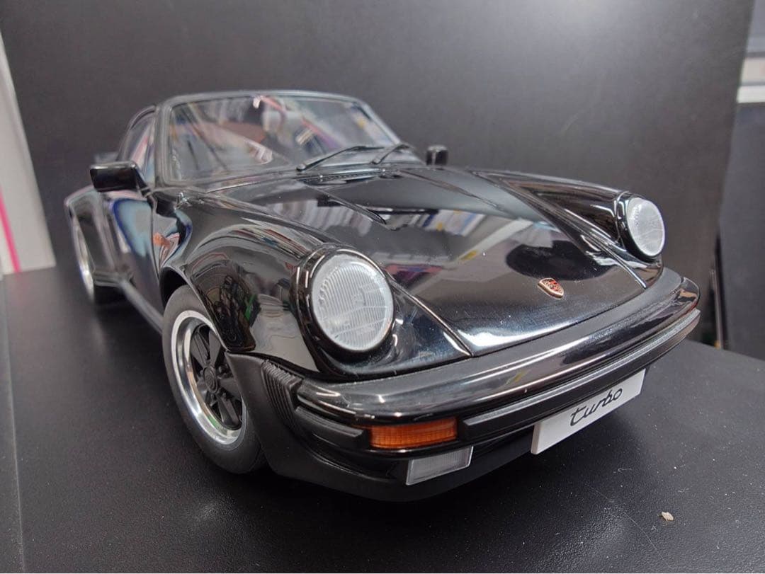 オートアート1/18ミニカー ポルシェ911　930ターボ　3.3