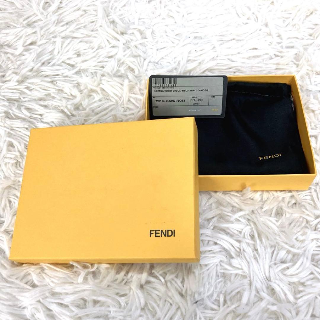 ✨新品フェンディ パスポートケース ズッカ FF メンズ レディース 本物 正規