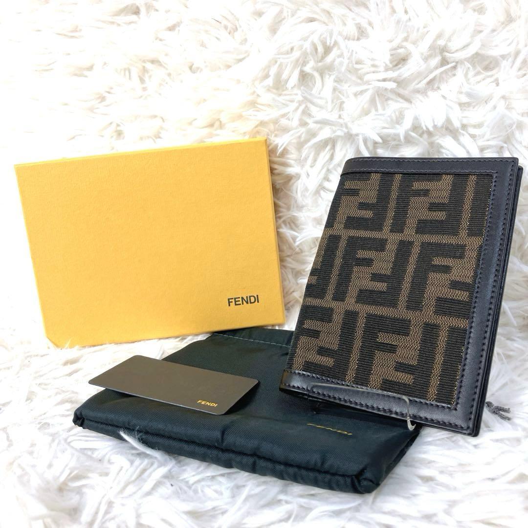 ✨新品フェンディ パスポートケース ズッカ FF メンズ レディース 本物 正規