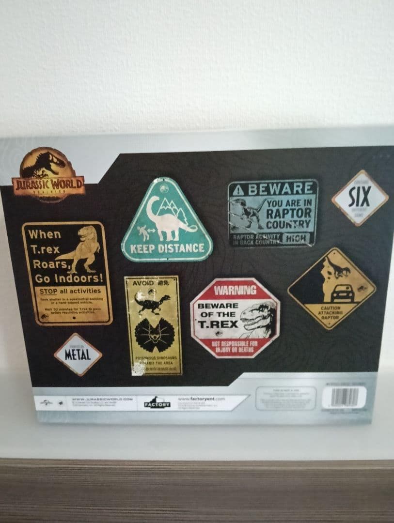ジュラシックワールド　メタルワーニングサイン　スケールプロップレプリカ