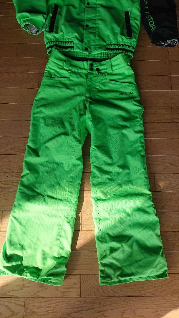 VOLCOM 子ども用 スノーボードウェアセット