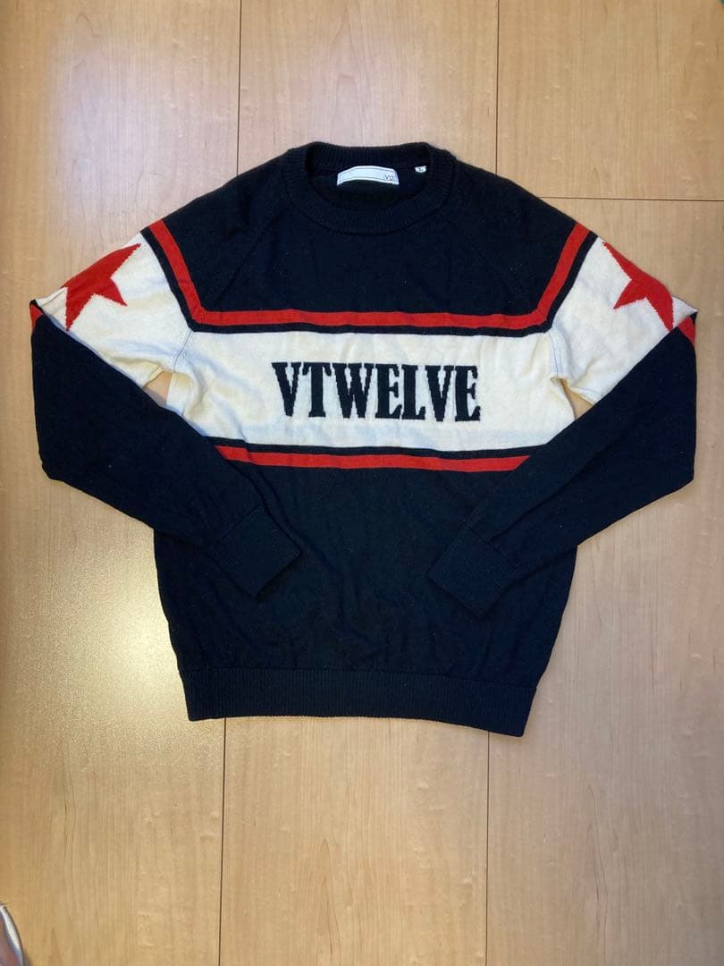 VTWELVE ストライプ ニットセーター