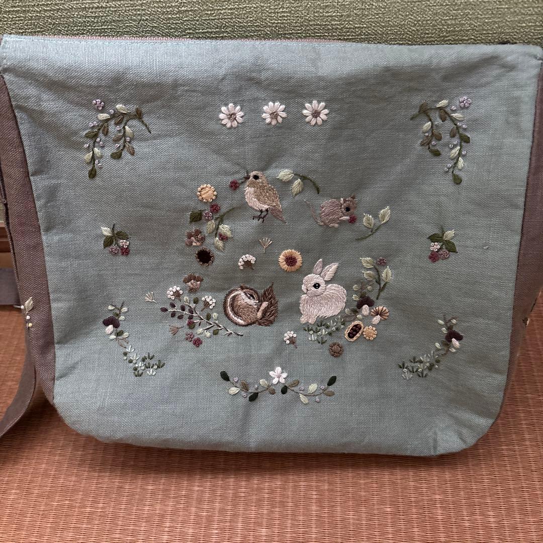 ハンドメイド手刺繍バッグ　ショルダーバッグ