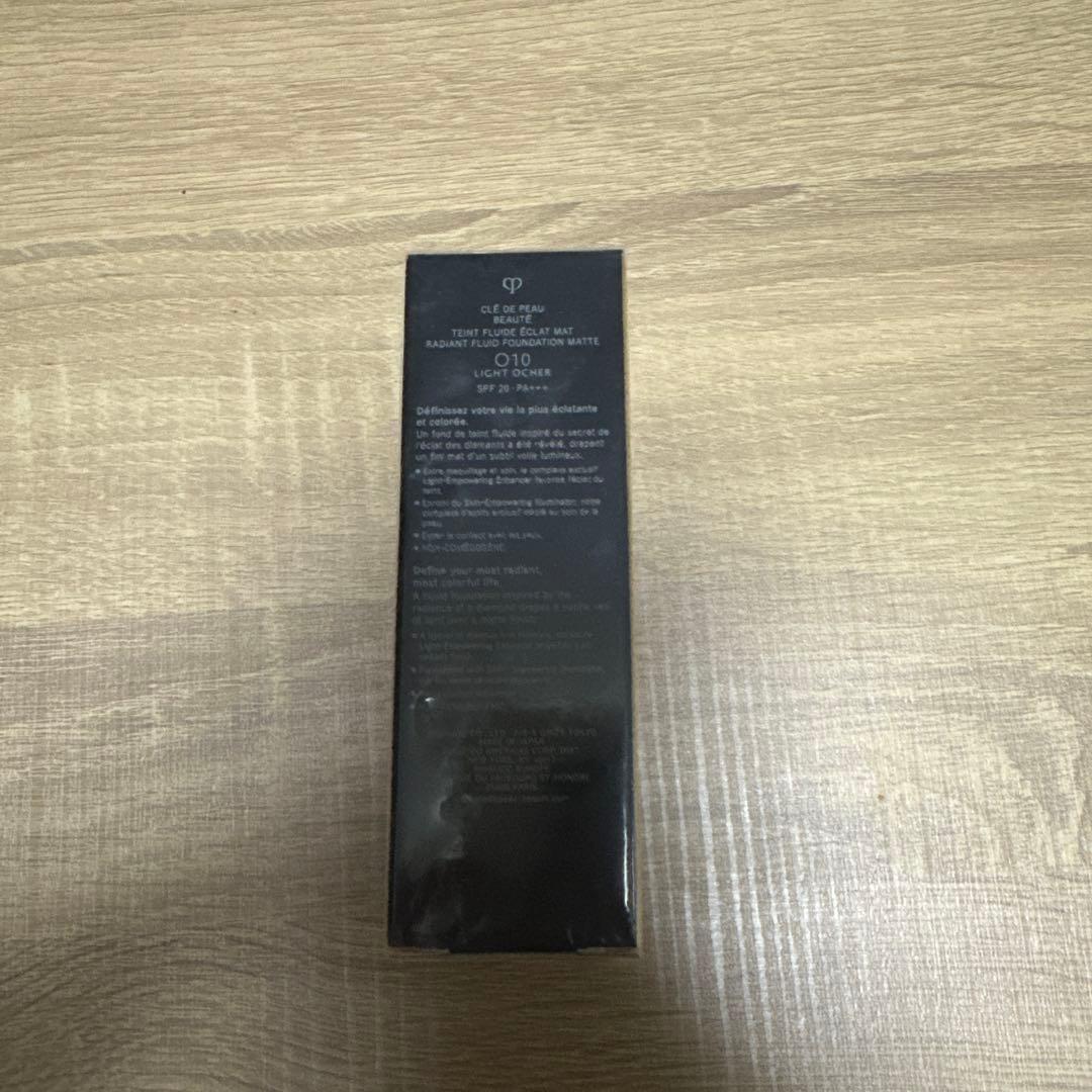 clé de peau ファンデーション O10 SPF 20
