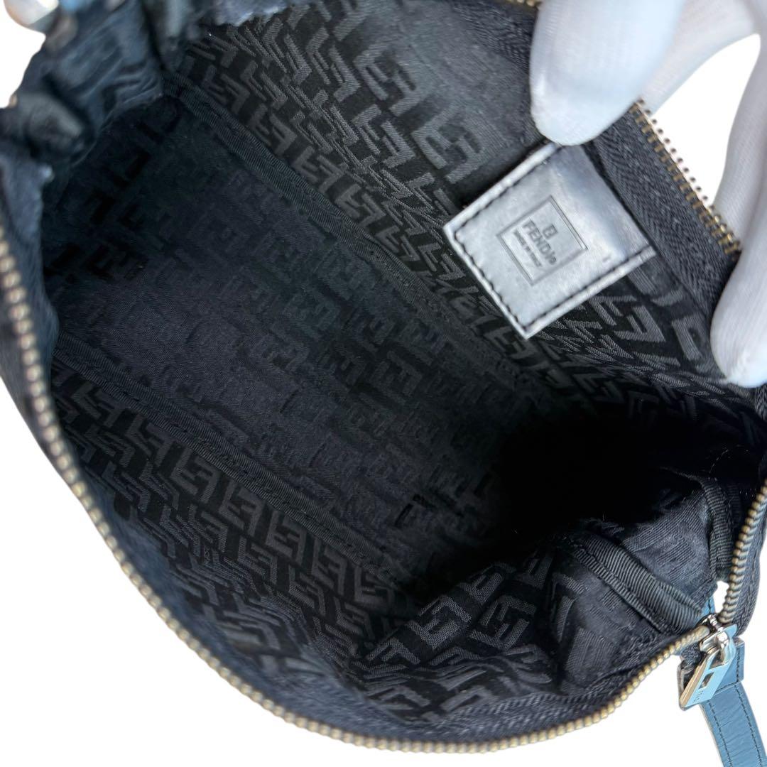 【美品】FENDI フェンディ バニティ アクセサリーポーチ ズッカ柄 ブラック