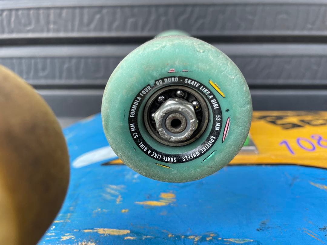 【2台】　スケボーデッキ　ウィール　Thunder ボーンズ スピットファイア