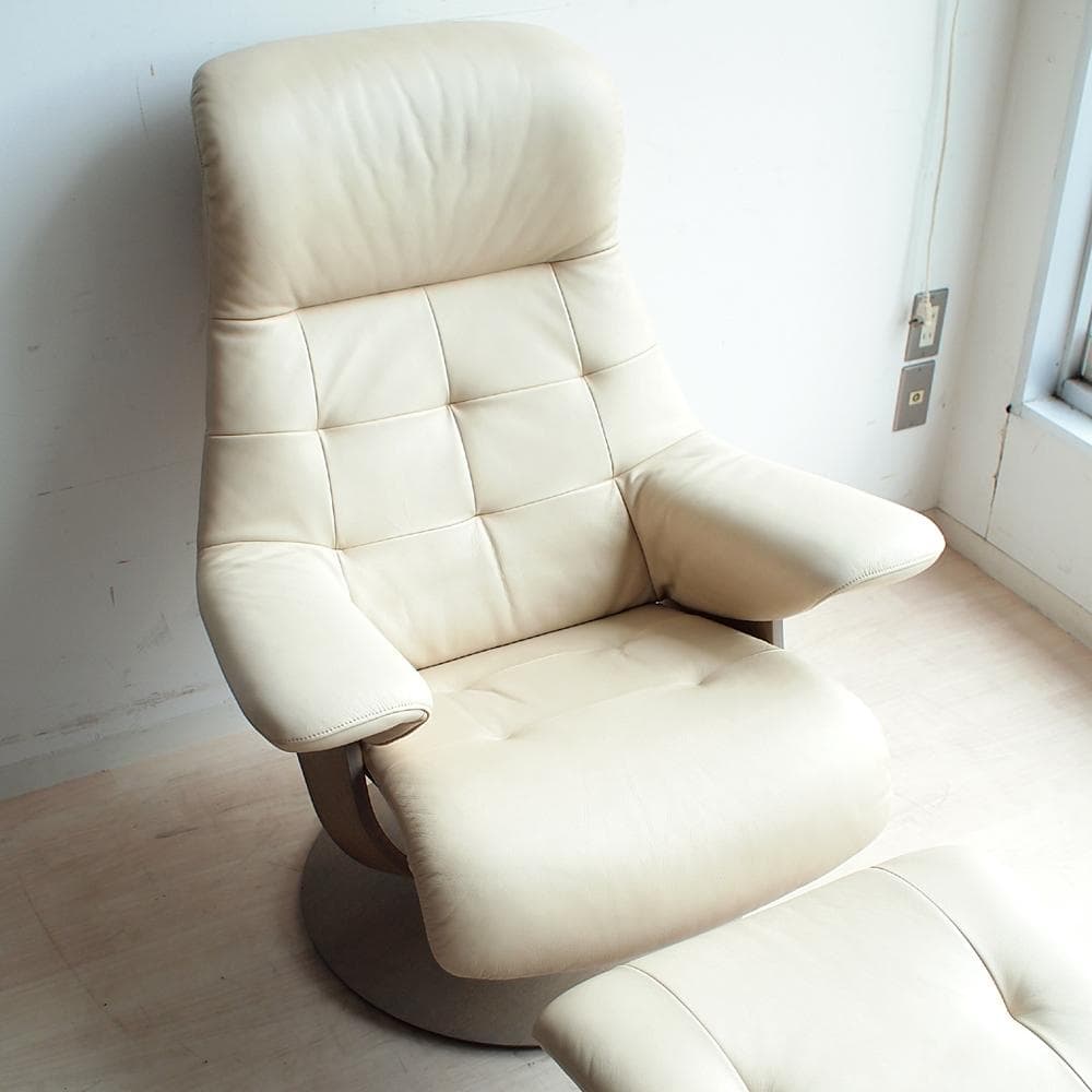 カリモク 「ザ・ファースト」 本革 リクライニングチェア オットマン付き