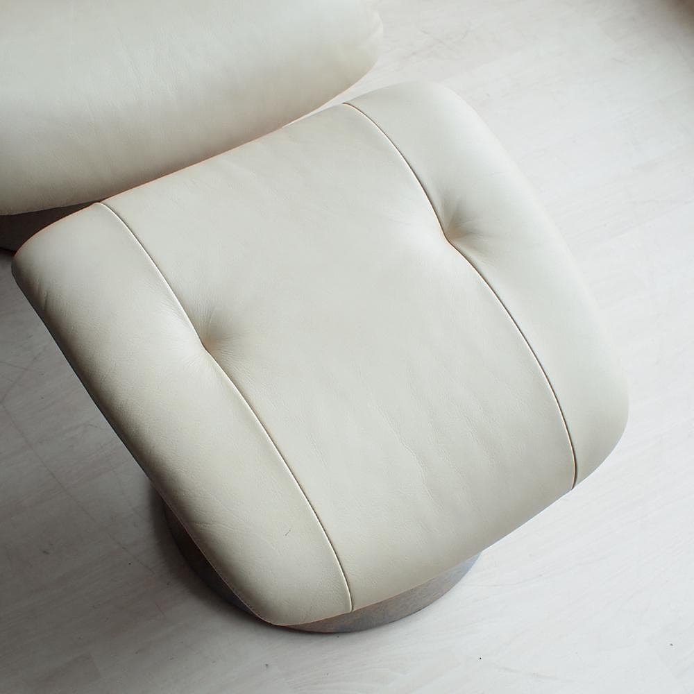 カリモク 「ザ・ファースト」 本革 リクライニングチェア オットマン付き