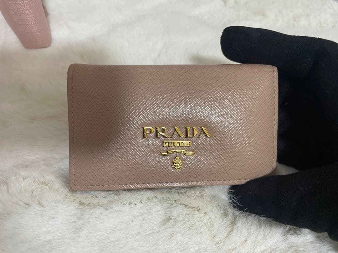PRADA ベージュレザー名刺入れ
