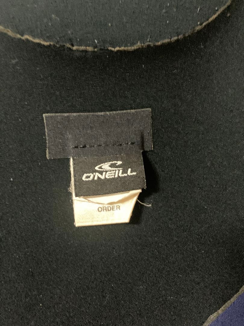 O'NEILlオニ-ルドライス-ツ　ネックエントリー　3ミリ 浸水は有りません。