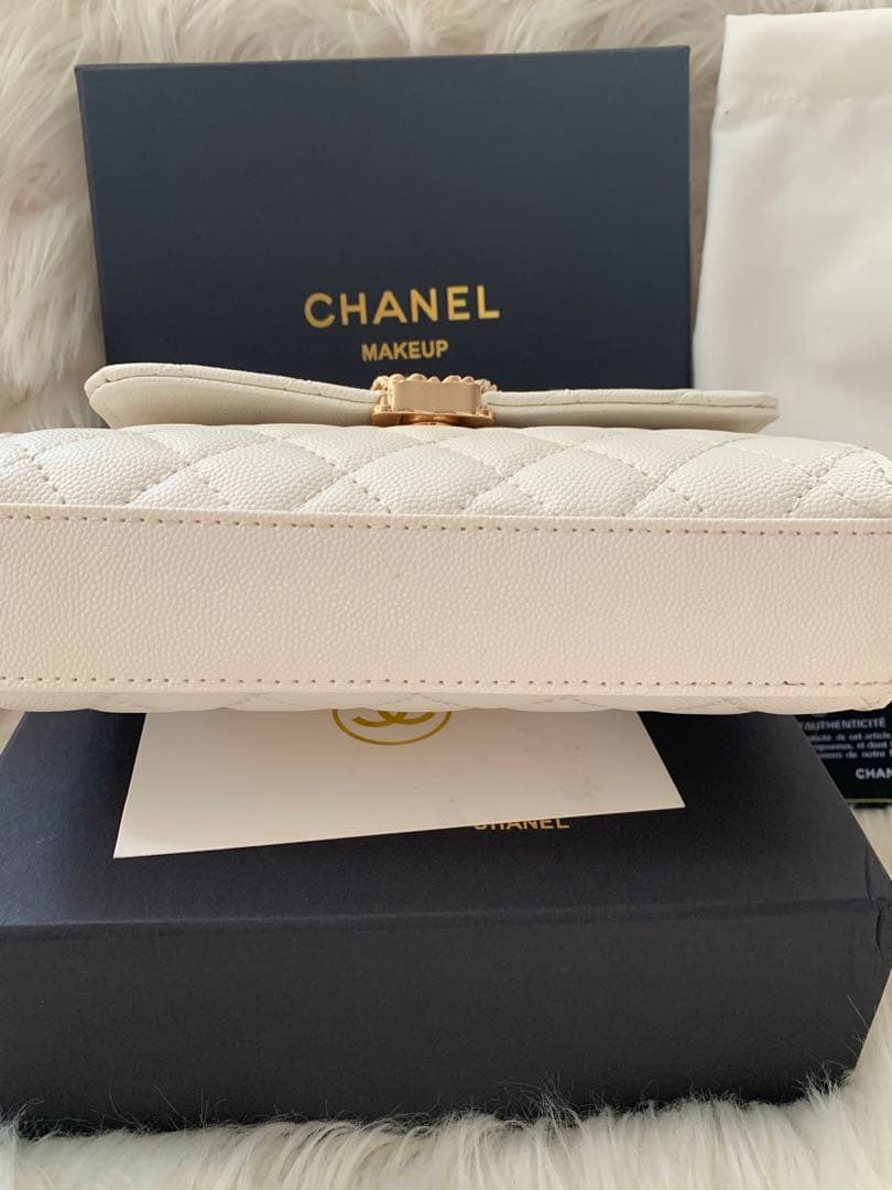 CHANEL〈シャネル〉ノベルティ　ホワイト ショルダーバッグ　ホワイトシャドー