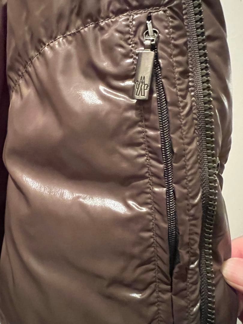 MONCLER トーマス　カーキ色ダウンジャケット