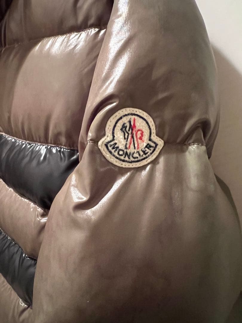 MONCLER トーマス　カーキ色ダウンジャケット