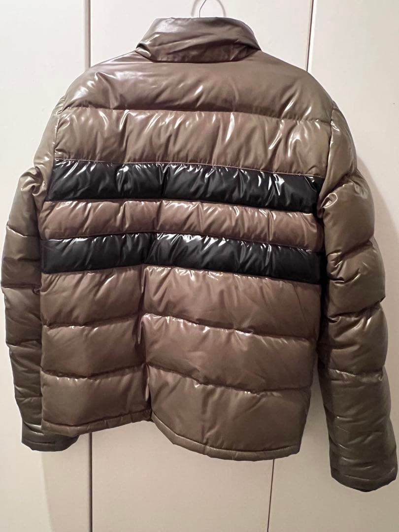 MONCLER トーマス　カーキ色ダウンジャケット