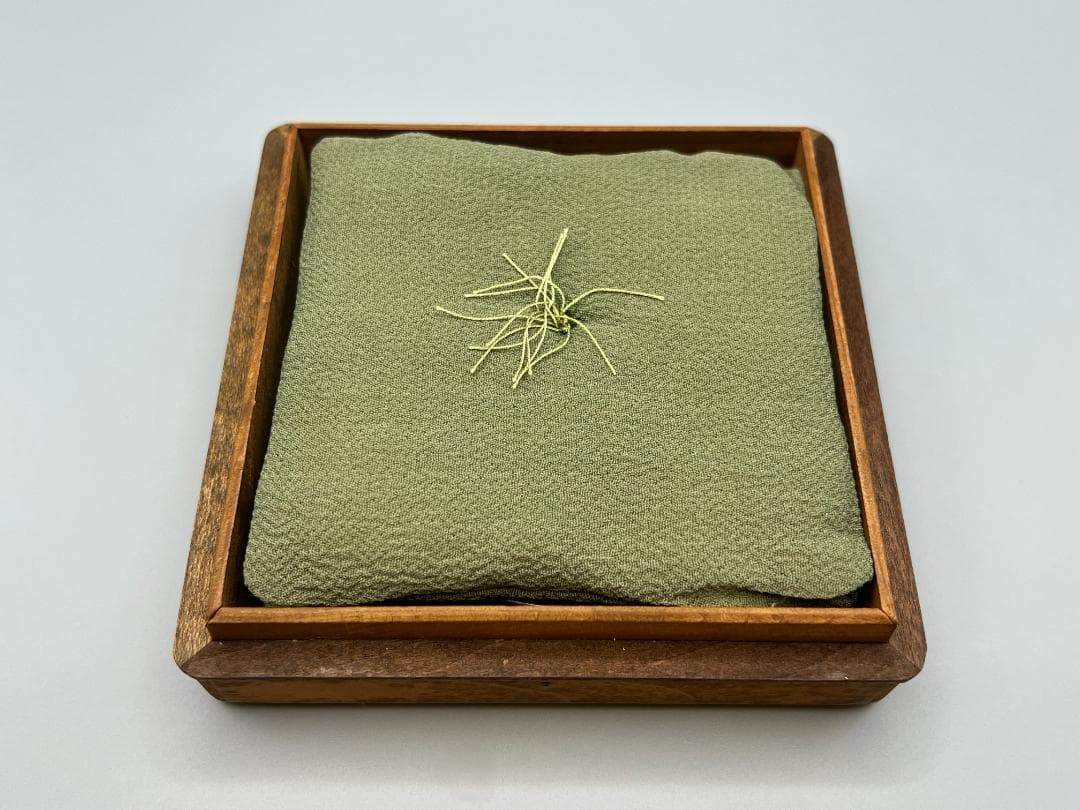 【海】室町時代　大振り　鉄地　桐花透　甲冑師鍔　鐔　銀枠　刀装具　専用箱付