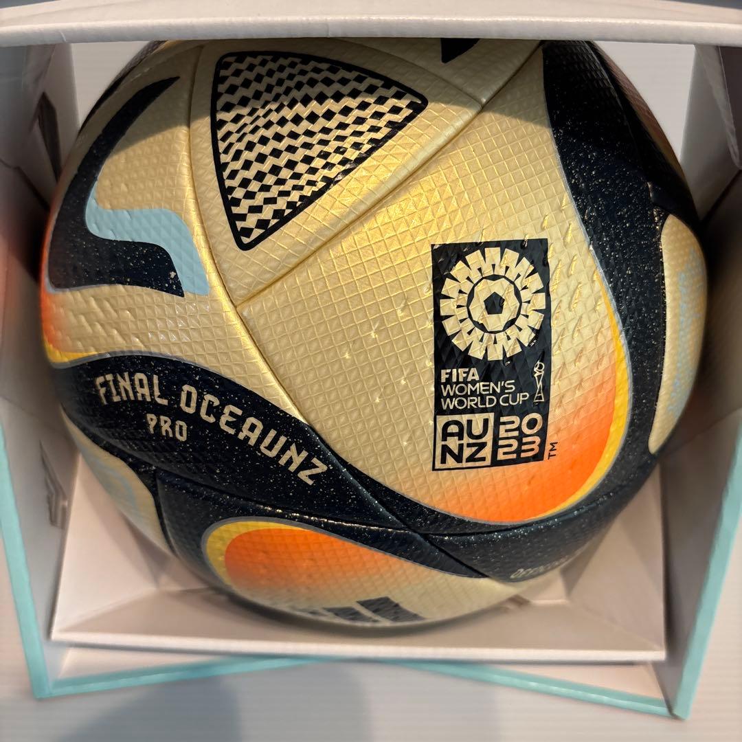 定価19800円　アディダス　サッカーボール　ファイナルオーシャンズプロ　新品