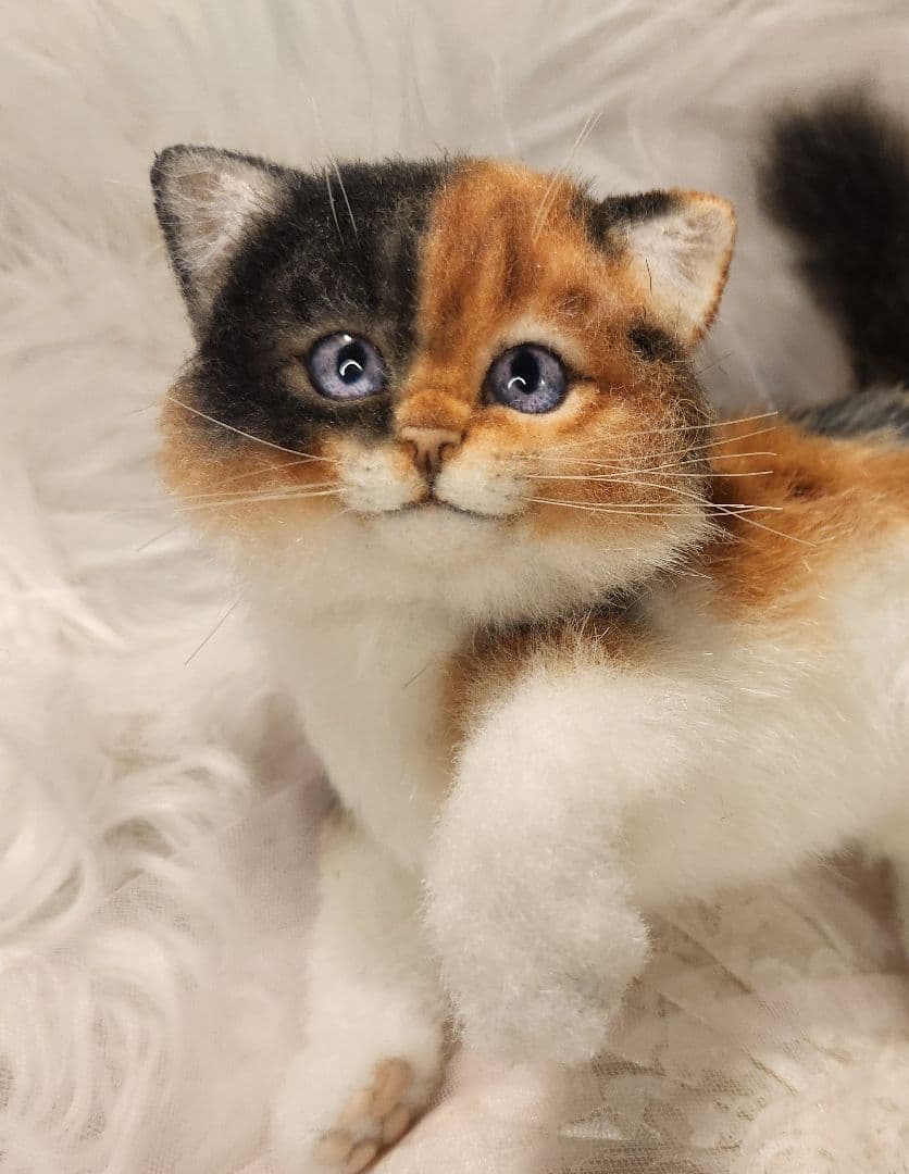 ひ*す様 海外作家 猫 三毛猫 ぬいぐるみ アートドール リアル 羊毛フェルト