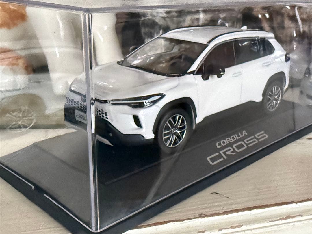 新型カローラクロス2025カラーサンプルプラチナホワイトパールマイカ1/30新品