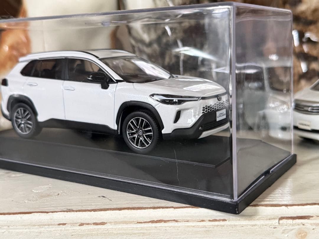 新型カローラクロス2025カラーサンプルプラチナホワイトパールマイカ1/30新品