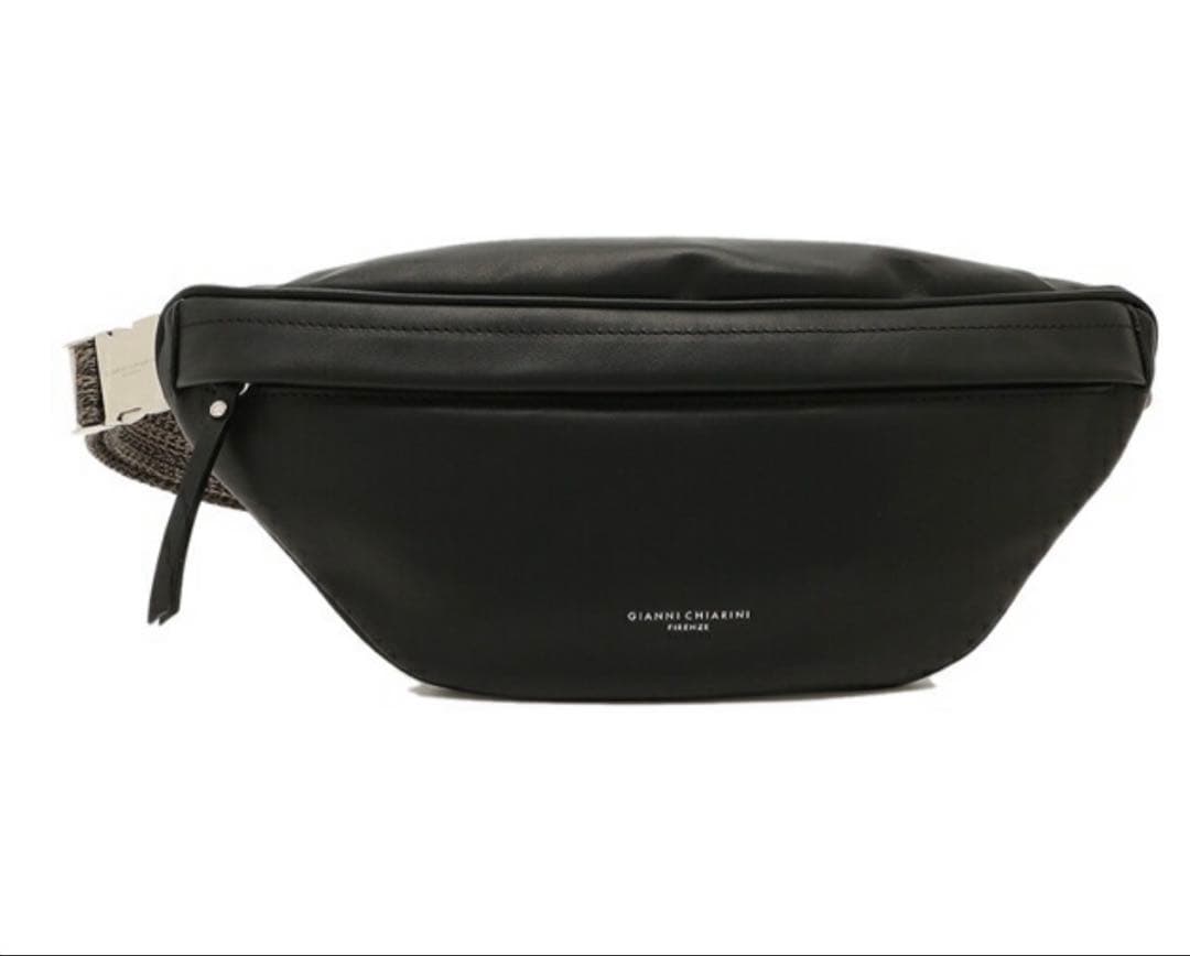 【値下げ中】ほぼ未使用GIANNI CHIARINI ボディバッグ