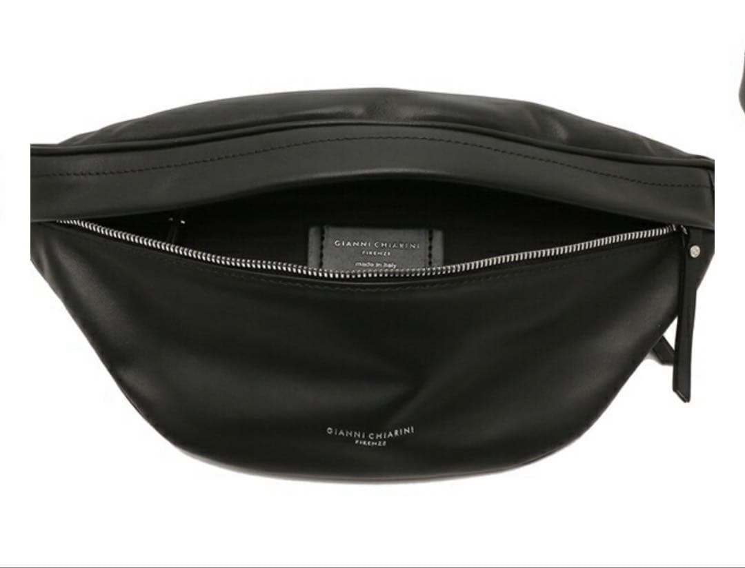 【値下げ中】ほぼ未使用GIANNI CHIARINI ボディバッグ