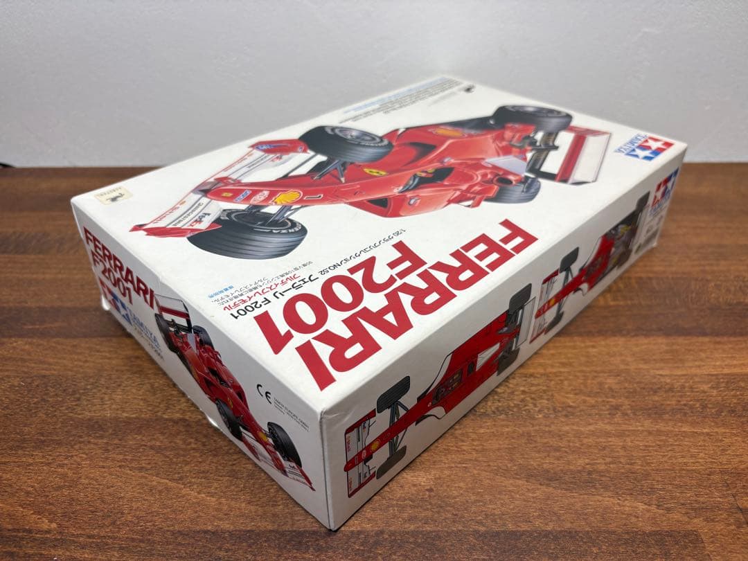 タミヤ 1/20 フェラーリ F2001 マルボロデカール、カーボンデカール付き