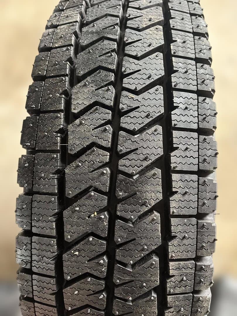 ハイエース用スタットレス BLIZZAK