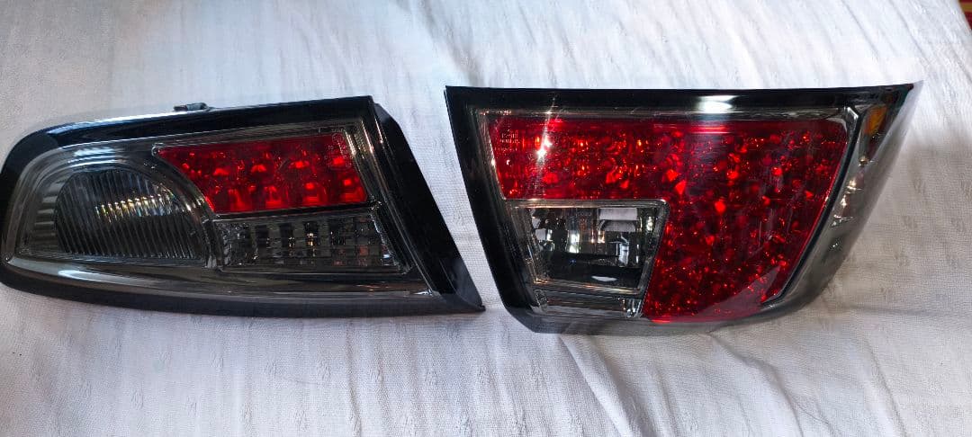 ランサーエボリューションX LEDテールライト 赤 スモークレンズ