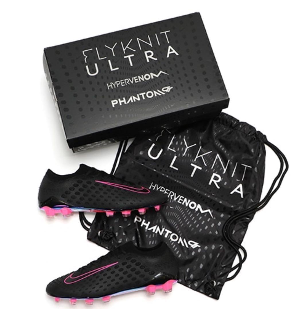 ナイキ　ウルトラヴェノムFG