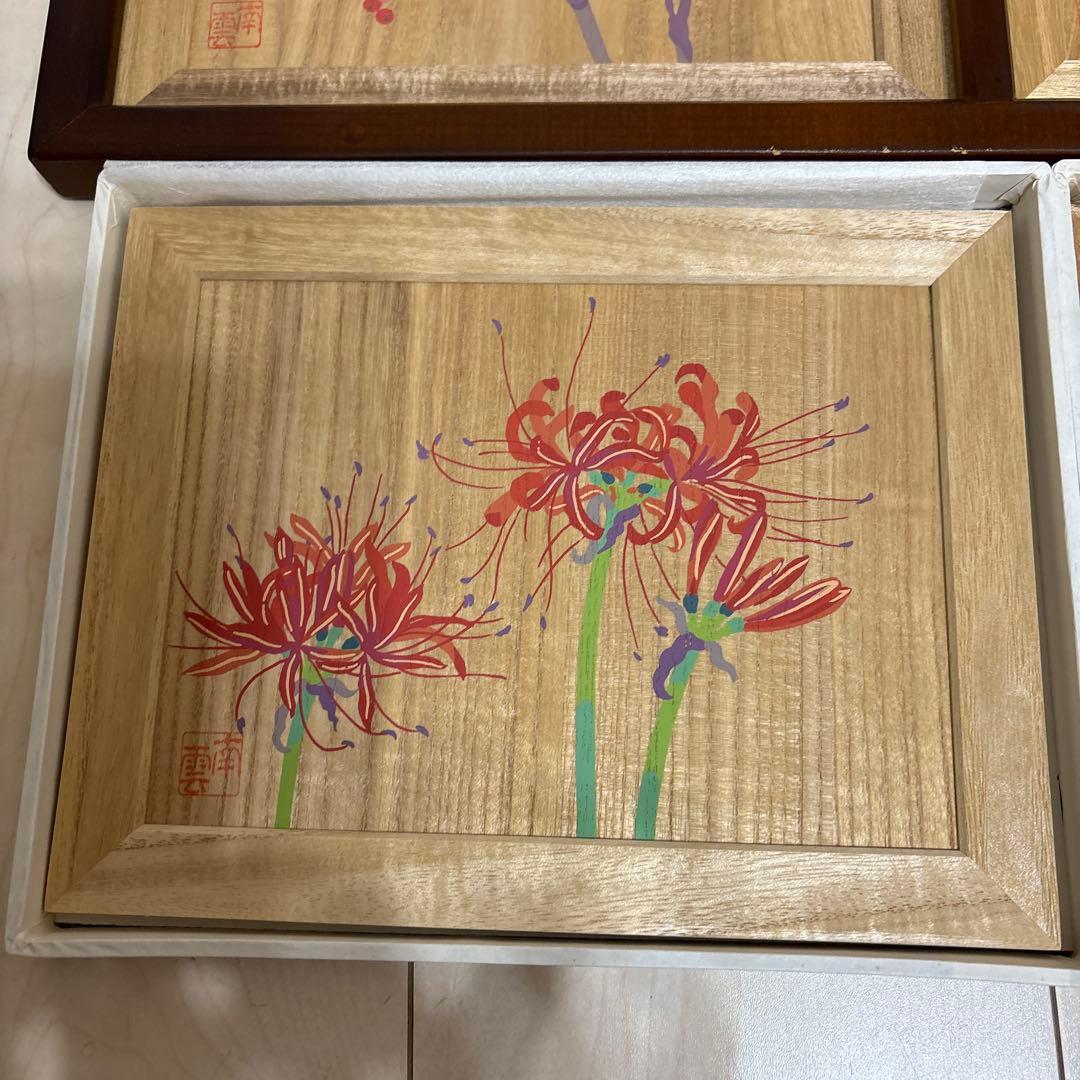 二枚折り屏風/桐板に12枚の草花