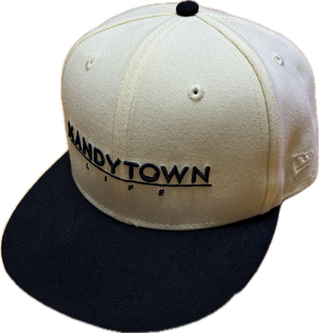 KANDYTOWN スナップバックキャップ ホワイト/ブラック