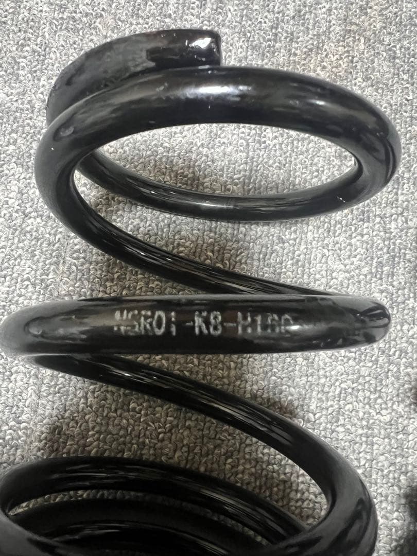 日正タイヤ　リアスプリング　id82 約160mm 8k ダイハツ車などに