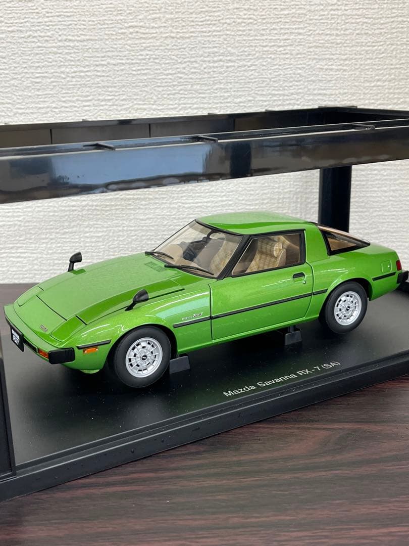 オートアート1/18マツダ サバンナRX-7 (SA) グリーン