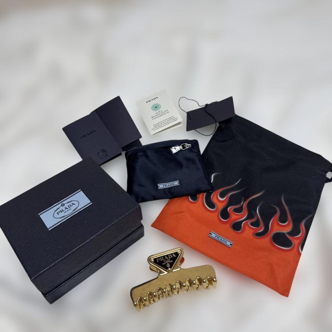 M*M様 PRADA ゴールド ヘアクリップ