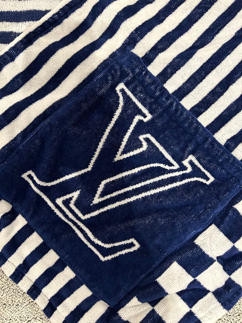 新品未使用　ヴィトンフード付きビーチタオル