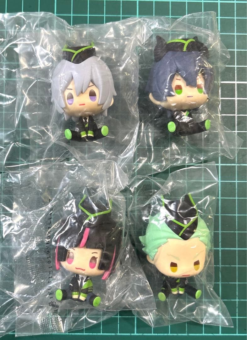 ツイステ 一番くじ 寮服 デフォルメフィギュア ディアソムニア寮セット