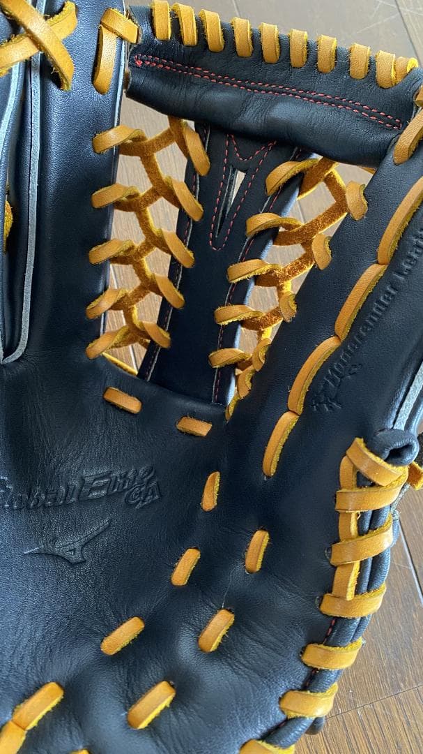 グローバルエリート　ゴールデンエイジ外野用（軟式）　左投げ